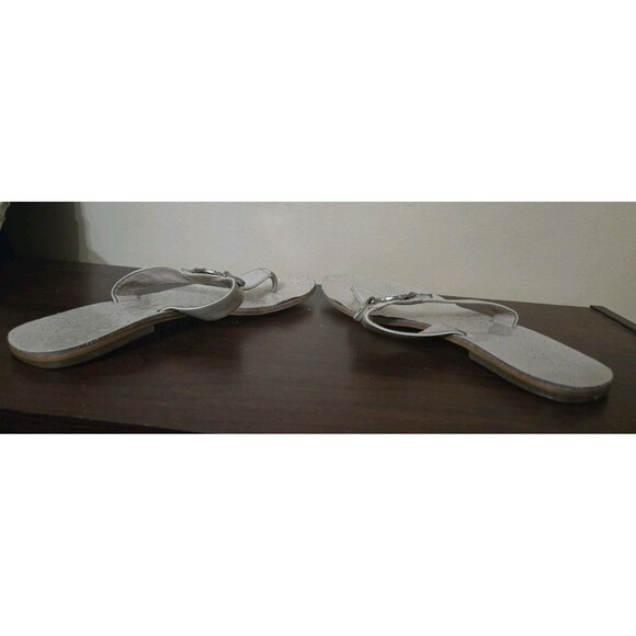 Guess T-Strap Thong Sandals Flip Flops Flats Beige Cream Tan Logos Womens Size 7 - Picture 7 of 10